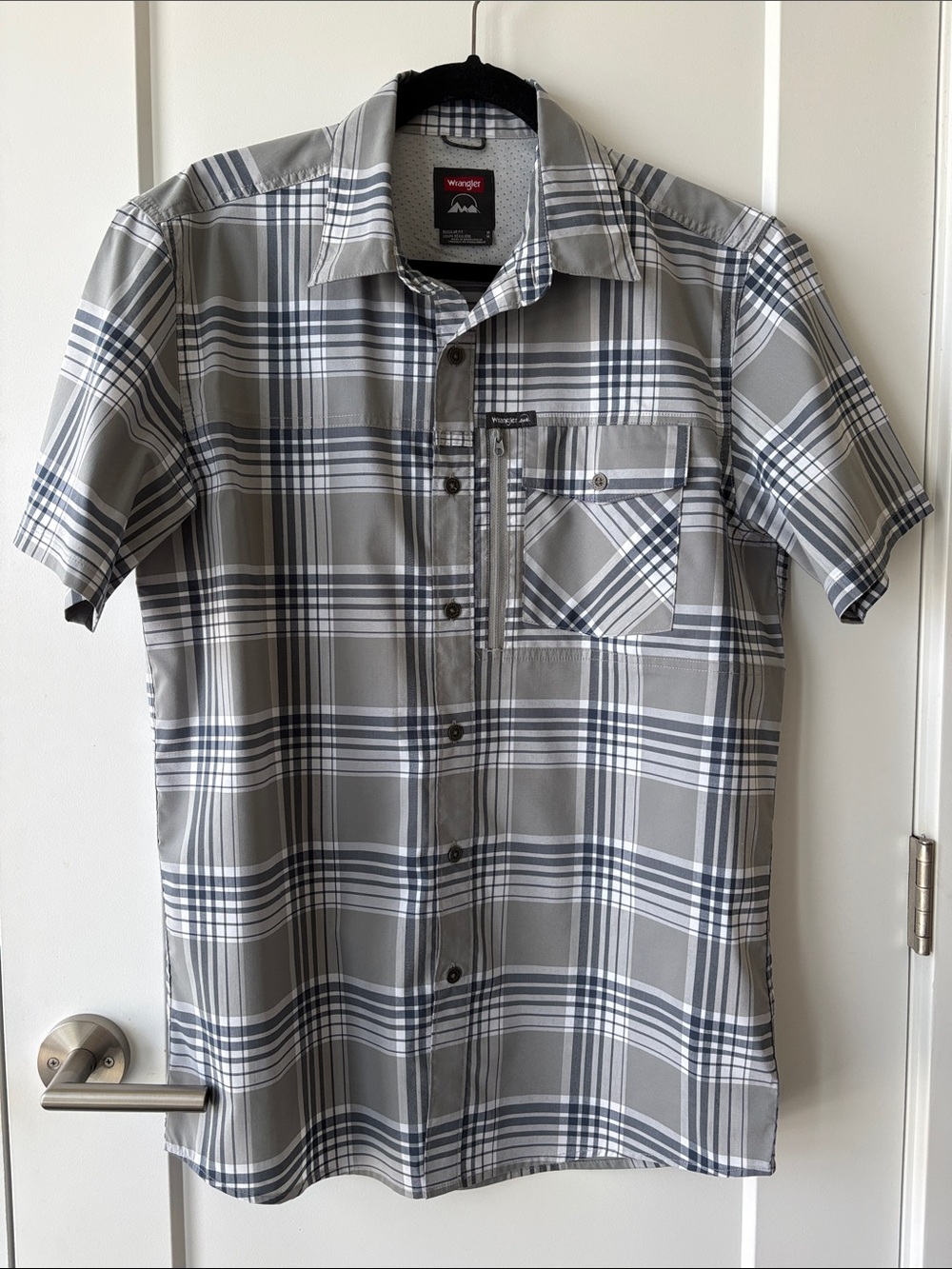 EUC Wrangler Gray and Navy Plaid Short Sleeve Button-Down Shirt